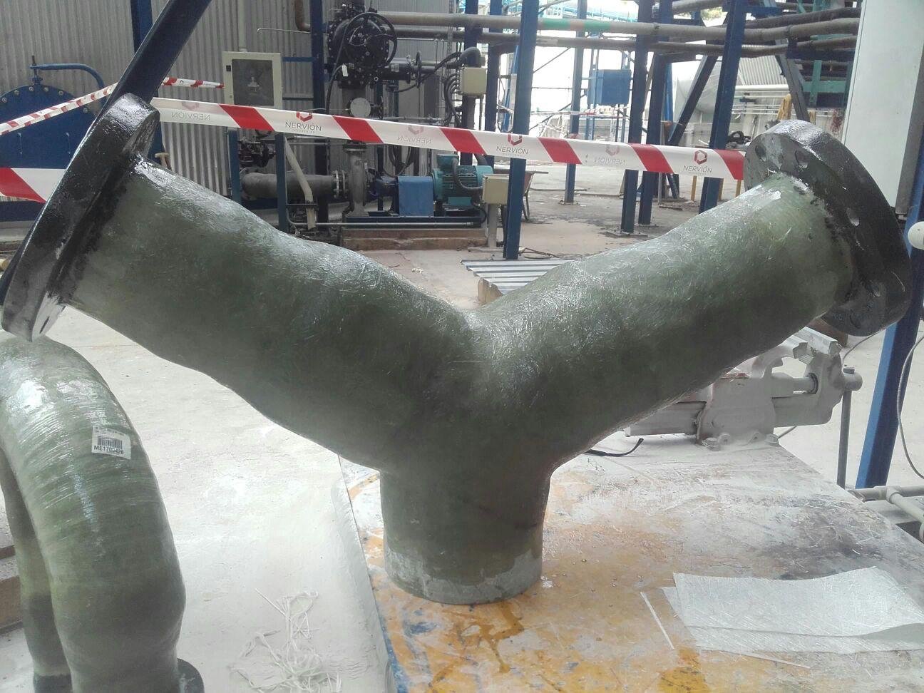 Fabricación · Piezas especiales — Pieza especial en PRFV fabricada a partir de la geometría requerida por la línea.